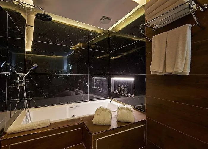 Operla Airport Hotels, Tm